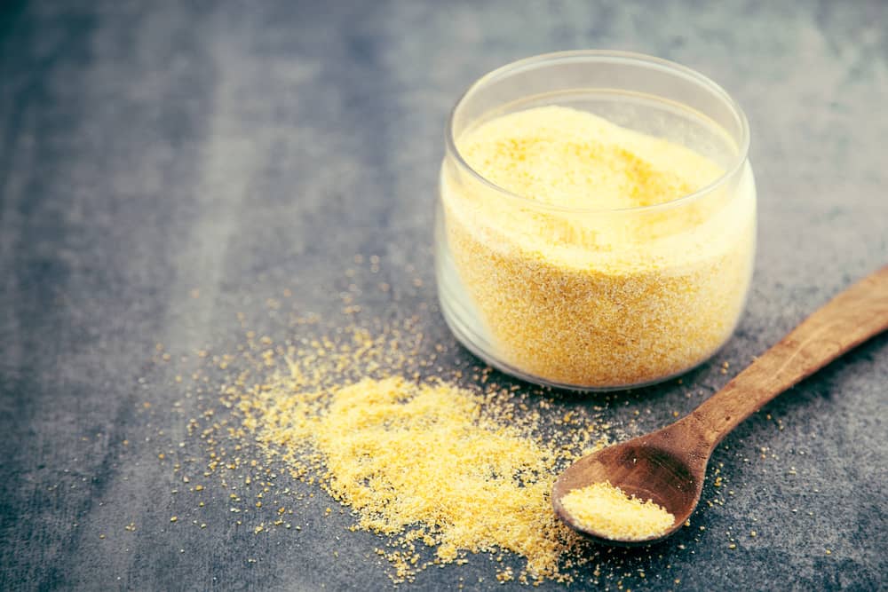 corn-flour-vs-cornmeal-1